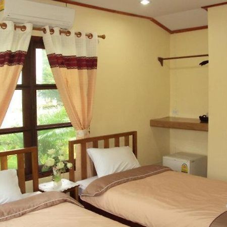 Baanphuthadol Hotel Mae Hong Son Buitenkant foto
