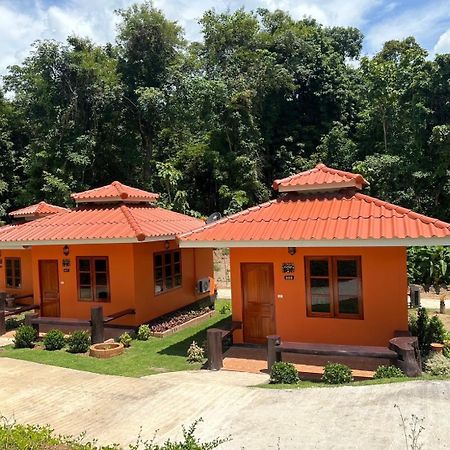 Baanphuthadol Hotel Mae Hong Son Buitenkant foto