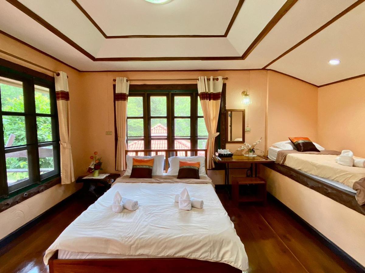 Baanphuthadol Hotel Mae Hong Son Buitenkant foto