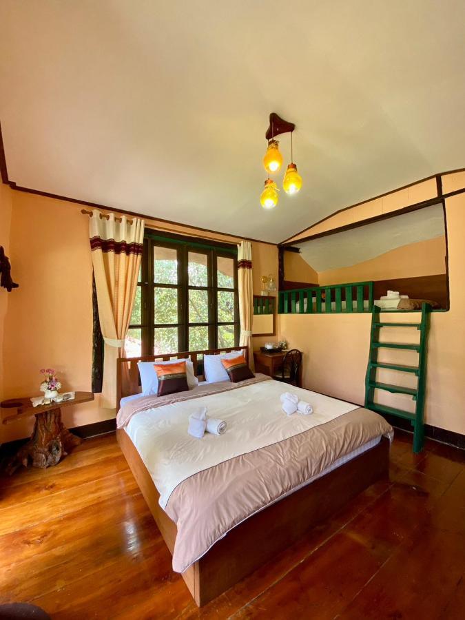 Baanphuthadol Hotel Mae Hong Son Buitenkant foto