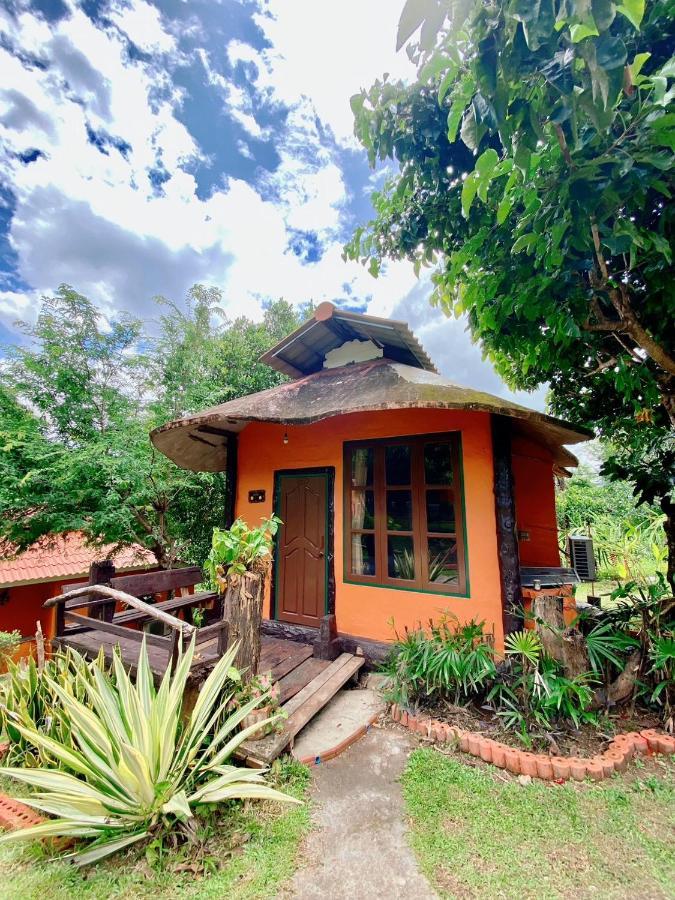 Baanphuthadol Hotel Mae Hong Son Buitenkant foto
