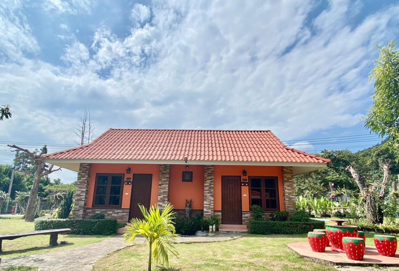 Baanphuthadol Hotel Mae Hong Son Buitenkant foto