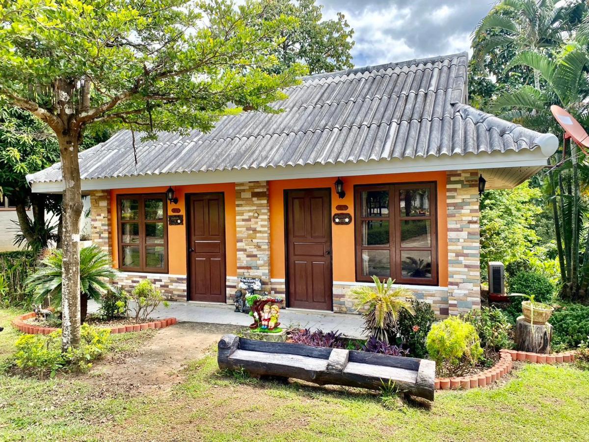 Baanphuthadol Hotel Mae Hong Son Buitenkant foto