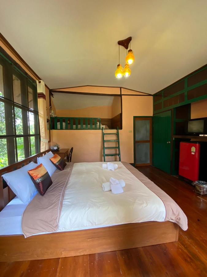 Baanphuthadol Hotel Mae Hong Son Buitenkant foto