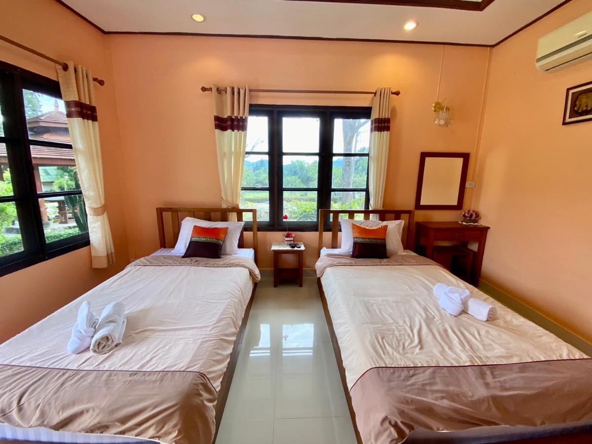 Baanphuthadol Hotel Mae Hong Son Buitenkant foto