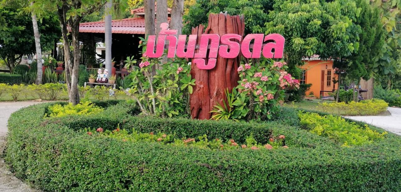 Baanphuthadol Hotel Mae Hong Son Buitenkant foto