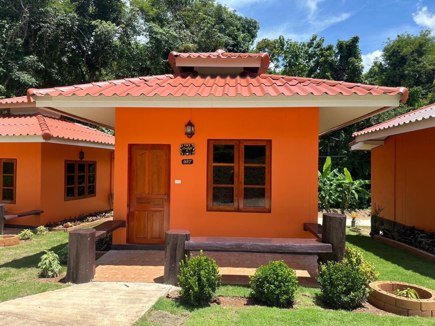 Baanphuthadol Hotel Mae Hong Son Buitenkant foto