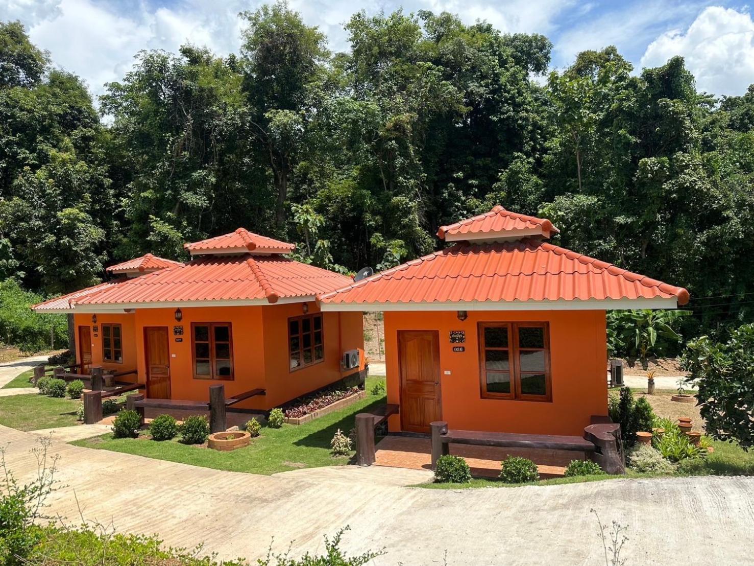 Baanphuthadol Hotel Mae Hong Son Buitenkant foto