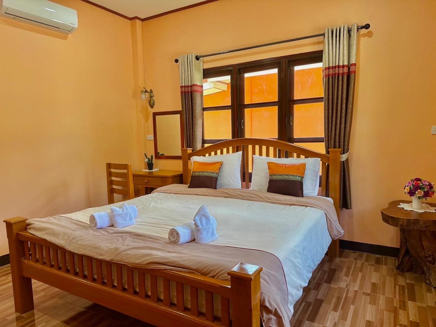 Baanphuthadol Hotel Mae Hong Son Buitenkant foto