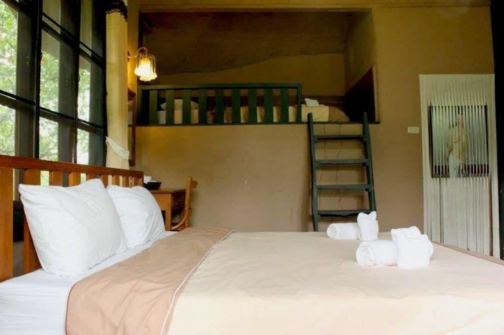 Baanphuthadol Hotel Mae Hong Son Buitenkant foto