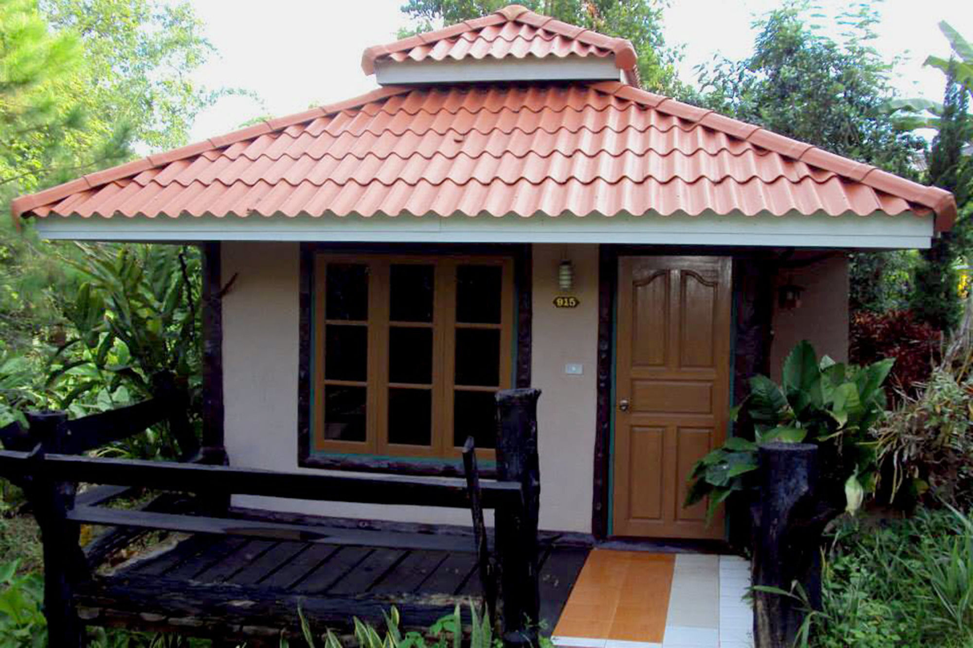 Baanphuthadol Hotel Mae Hong Son Buitenkant foto