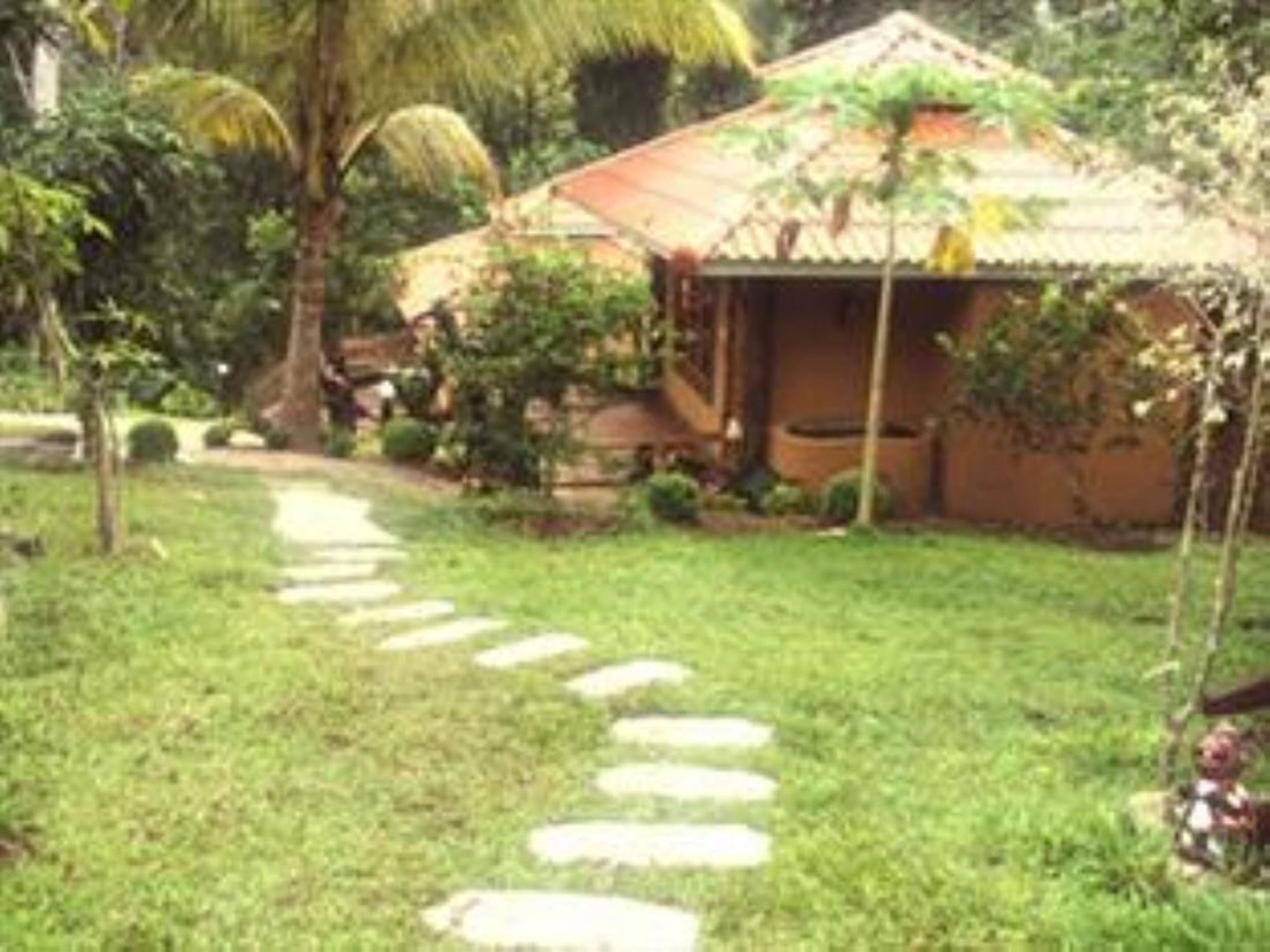 Baanphuthadol Hotel Mae Hong Son Buitenkant foto