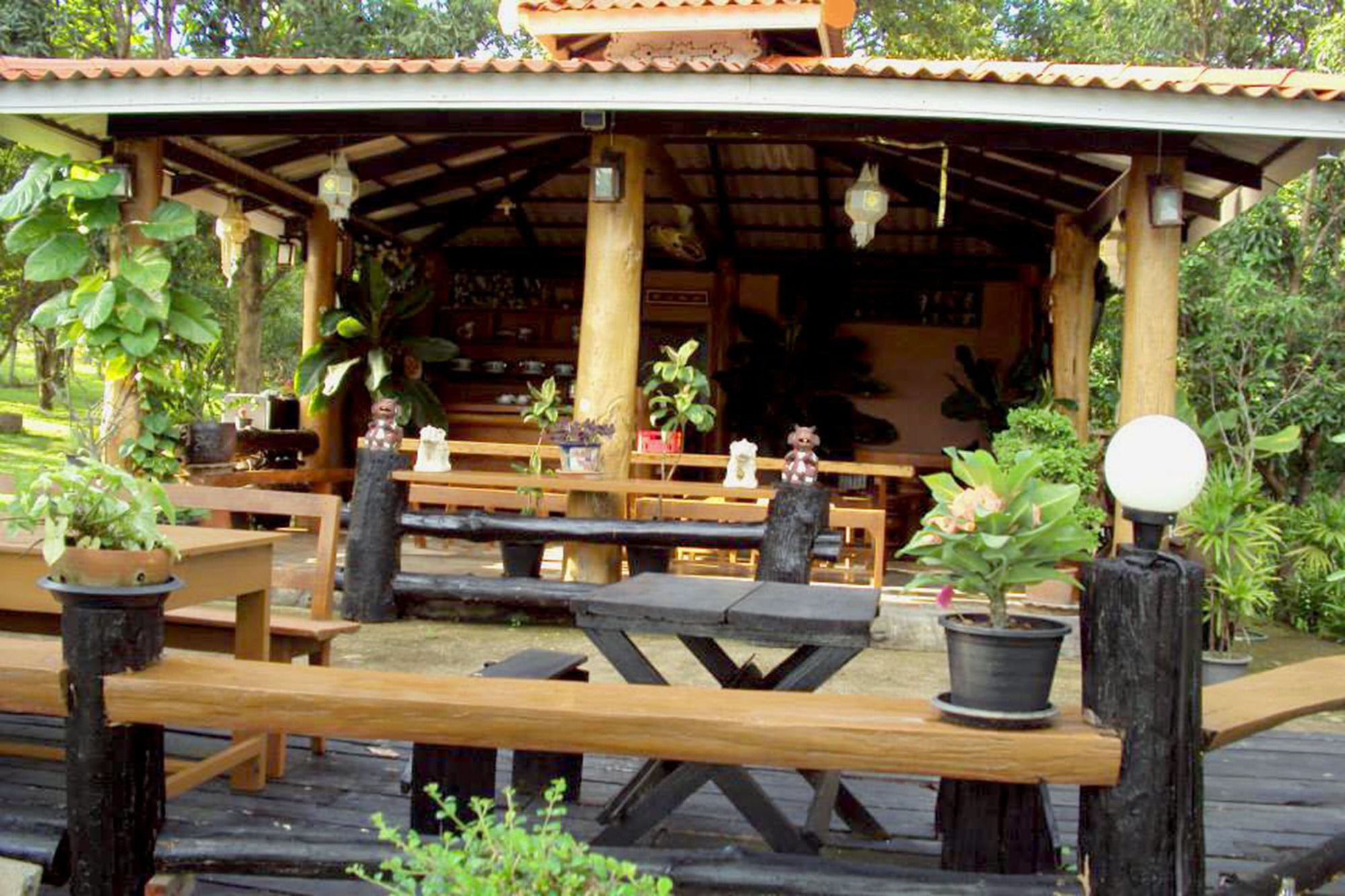 Baanphuthadol Hotel Mae Hong Son Buitenkant foto